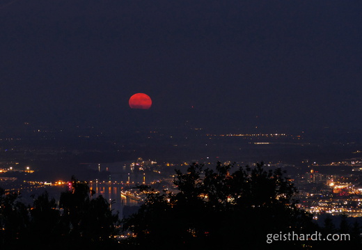 Erdbeermond